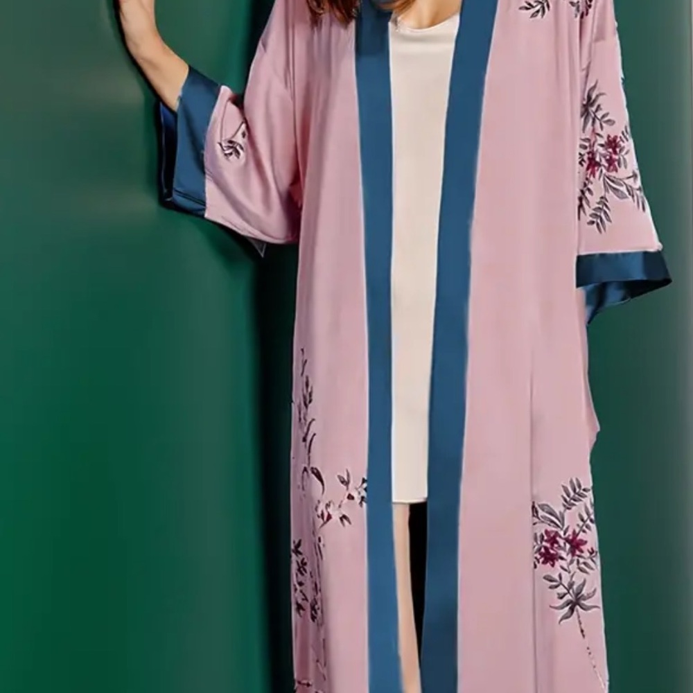 Silky Robe - Picture 4 of 7